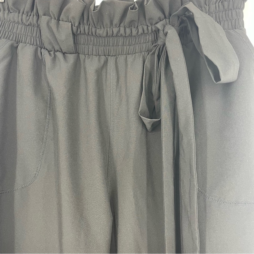 Albion Bow Belt Paperbag Cropped Pants Small Black Athletic Athleisure Travel - Picture 3 of 7